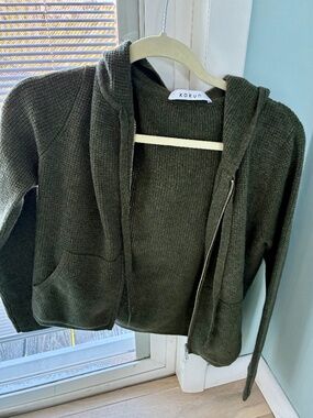 Kokun zip hoodie 100% cashmere. NWT.